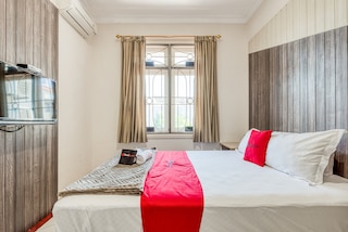 レッドドアーズ ニア ウンタグ スラバヤ