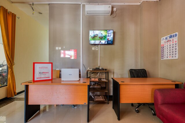 レッドドアーズ シャリア ニア アランガ ユニバーシティ キャンパス B