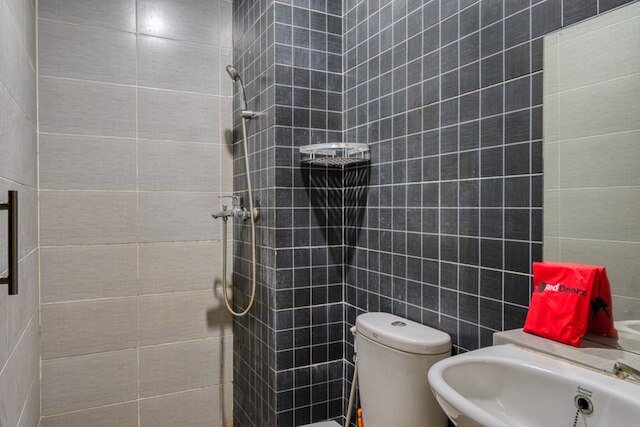 レッドドアーズ シャリア ニア アランガ ユニバーシティ キャンパス B