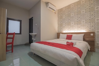 レッドドアーズ アット キアラコンドン