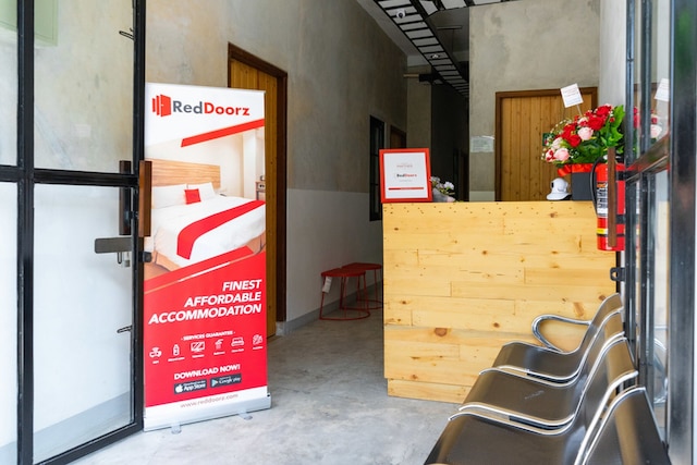 レッドドアーズ ニア サム プー コン 3