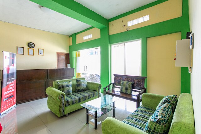 レッドドアーズ ニア プランバナン テンプル