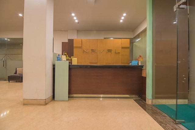 レッドドアーズ プレミアム ニア パリ ヴァン ジャワ モール