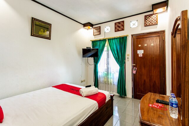 レッドドアーズ プラス ニア タマン サリ 2