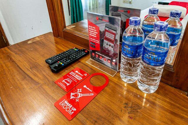 レッドドアーズ プラス ニア タマン サリ 2