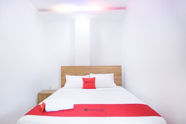 レッドドアーズ アット RS アダム マリク メダン