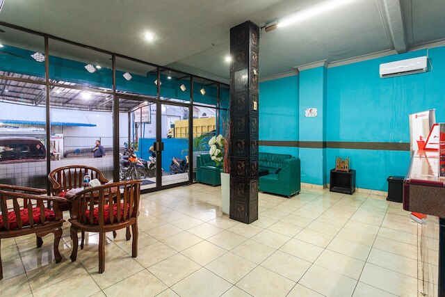 レッドドアーズ ニア ユキ シンパン ラヤ モール メダン 2