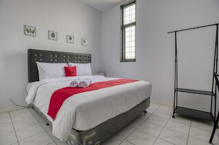 かつてのReddoorzプラス ジャカルタコタステーション周辺