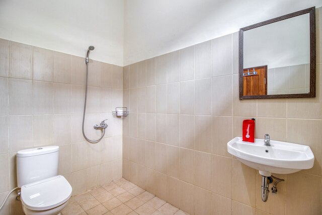 レッドドアーズ ニア ウニベルシタス ガジャ マダ