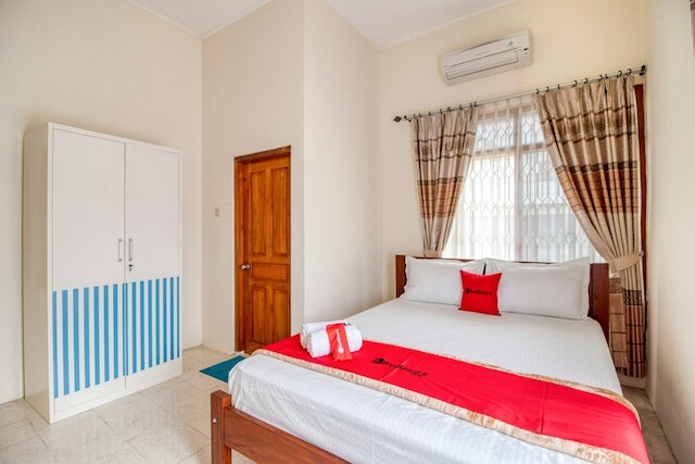 レッドドアーズ ニア ウニベルシタス ガジャ マダ