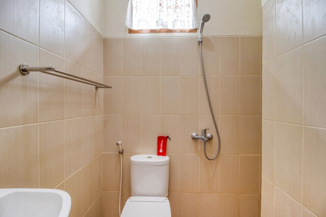 レッドドアーズ ニア ウニベルシタス ガジャ マダ