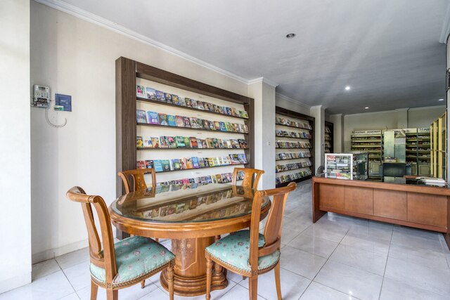 レッドドアーズ ニア コョンドンチャトゥール バス ステーション