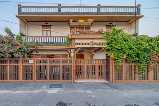 レッドドアーズ プラス ニア レンプヤンガン ステーション 4