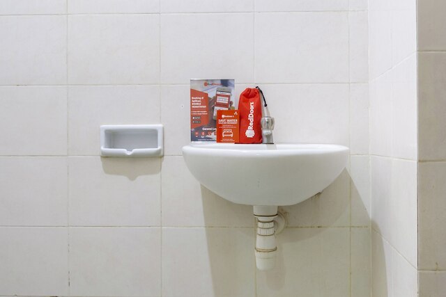 レッドドアーズ ニア ウィディア マンダラ ユニバーシティ