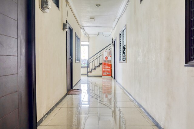 レッドドアーズ ニア ウィディア マンダラ ユニバーシティ