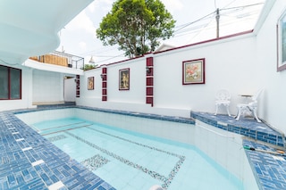 レッドドアーズ シャリア ニア バライ コタ バトゥ