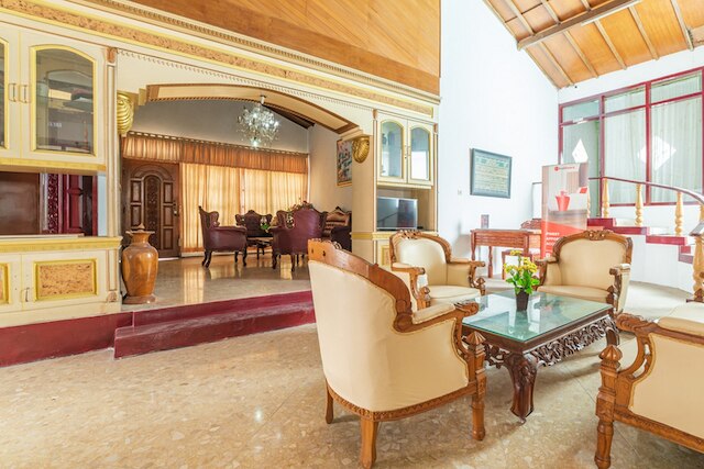 レッドドアーズ シャリア ニア バライ コタ バトゥ