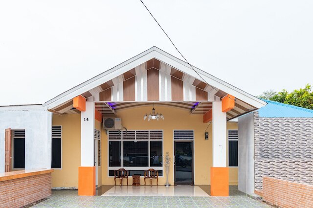 レッドドアーズ プラス ニア ウニベルシタス メトディスト メダン