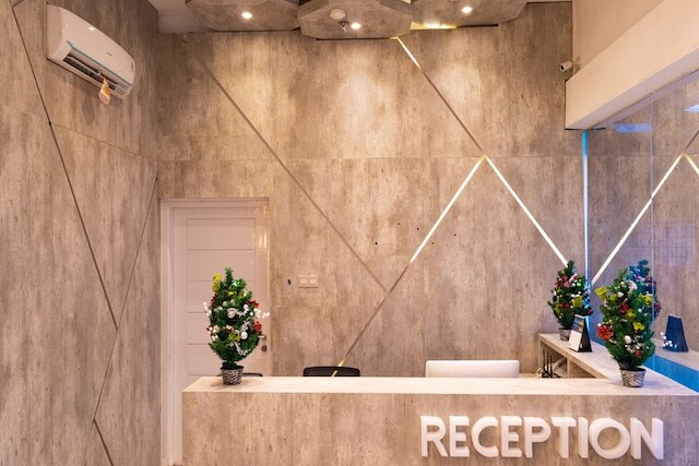 レッドドアーズ プレミアム ニア センター ポイント モール メダン