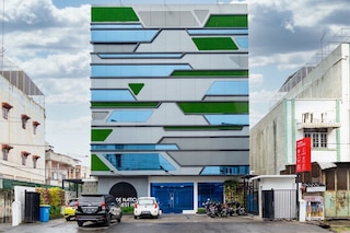 レッドドアーズ プレミアム ニア センター ポイント モール メダン