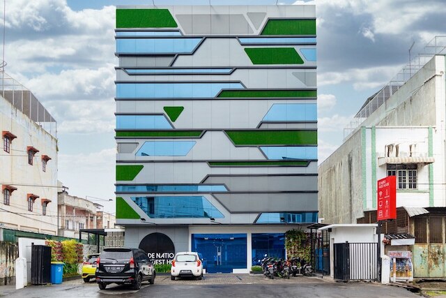 レッドドアーズ プレミアム ニア センター ポイント モール メダン