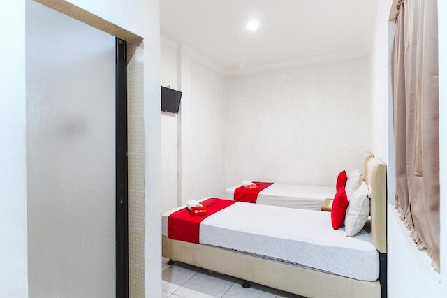 レッドドアーズ アット ジャラン モジョパヒット メダン