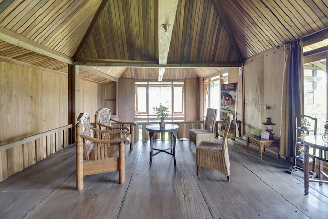 レッドドアーズ アット オマー カユ ホームステイ