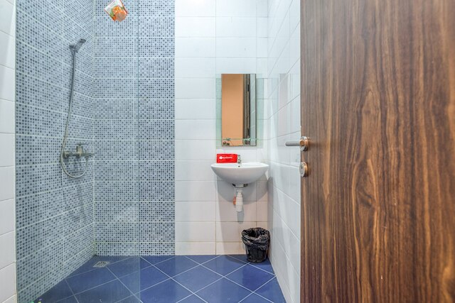 レッドドアーズ ニア スラバヤ ズー