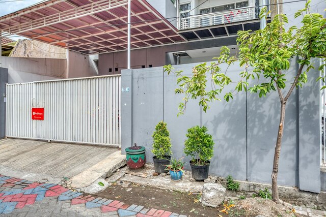 レッドドアーズ ニア スラバヤ ズー