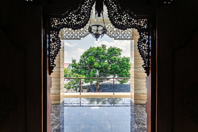 レッドドアーズ シャリア ニア エグクッT トール バニュマニク