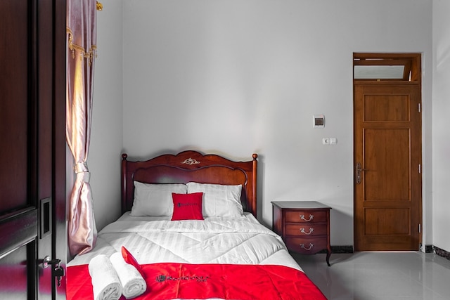 レッドドアーズ シャリア ニア エグクッT トール バニュマニク