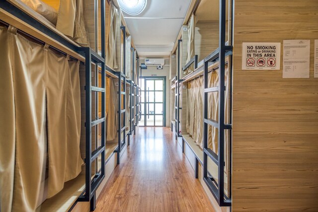 レッドドアーズ ホステル ニア スタディオン マンダラ クリダ ジョグヤ