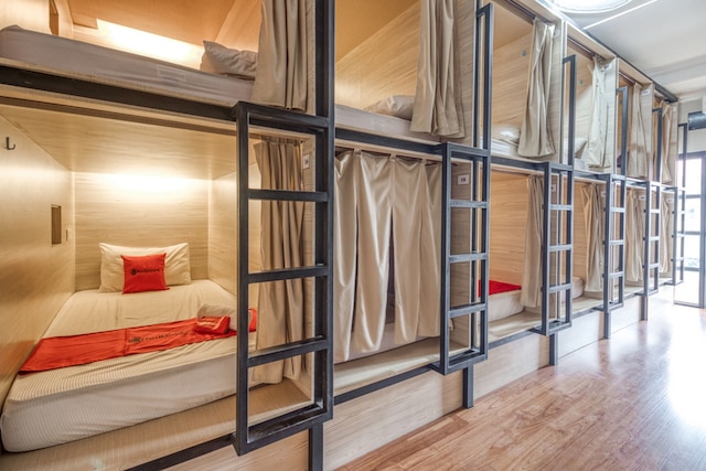 レッドドアーズ ホステル ニア スタディオン マンダラ クリダ ジョグヤ