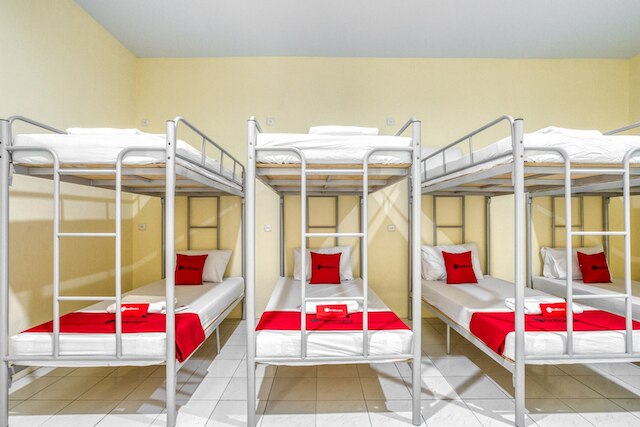 レッドドアーズ プラス ニア RSUD ドクター ピルンガディ メダン  2  - ホステル