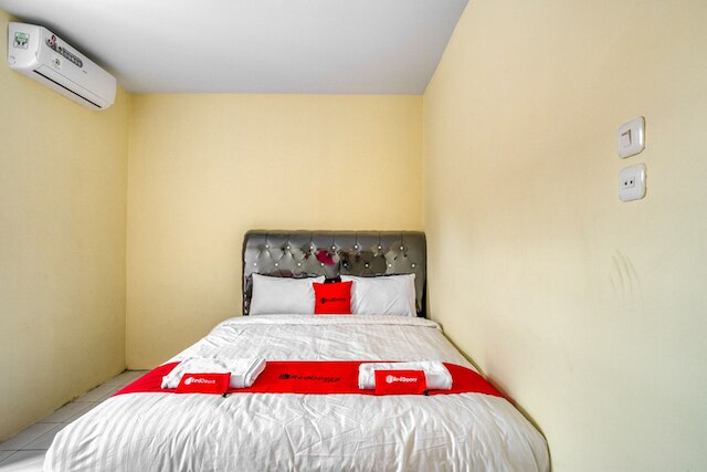 レッドドアーズ プラス ニア RSUD ドクター ピルンガディ メダン  2  - ホステル