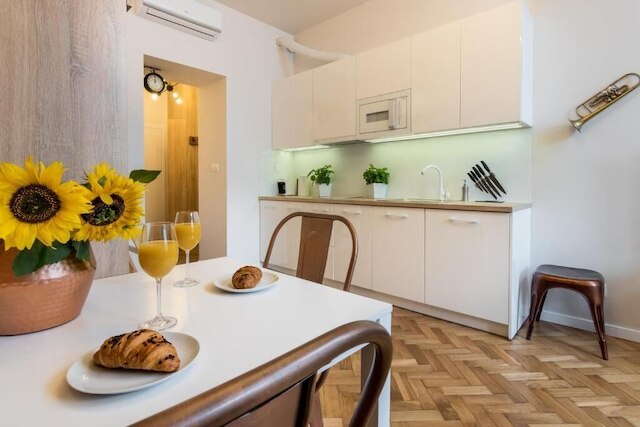 アパートメンツ スタロビィスルナ 54 Aフ YOー