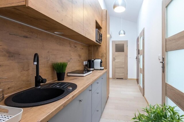 アパートメンツ スタロビィスルナ 54 Aフ YOー