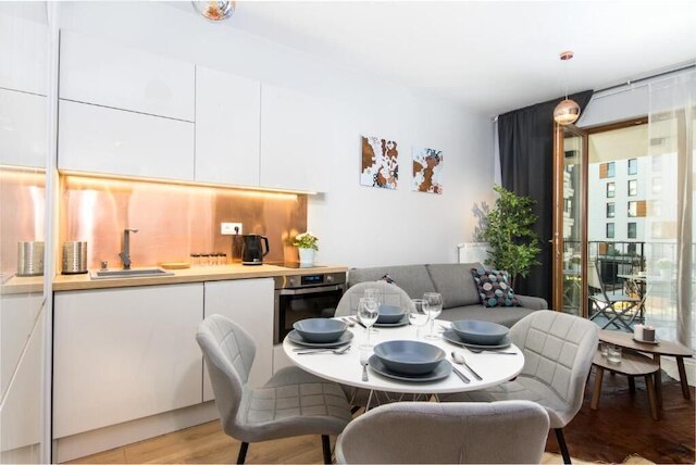 アパートメンツ ラコウィカ Aフ YOー