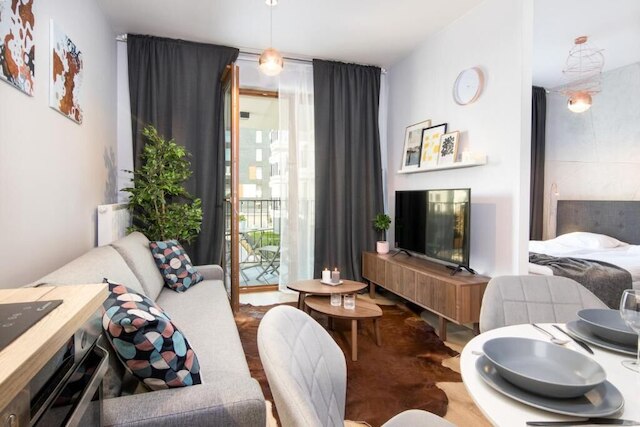 アパートメンツ ラコウィカ Aフ YOー