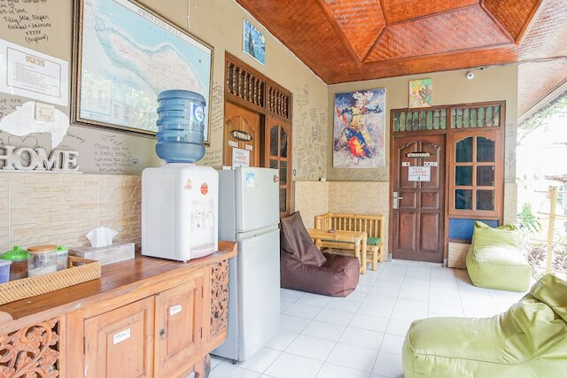 パディパディホステル & バー