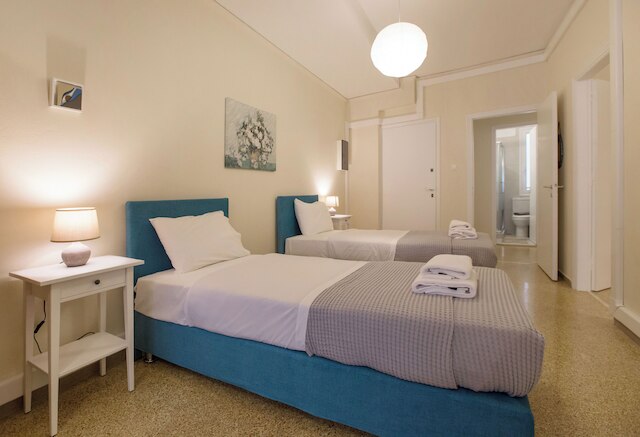 歩行者通りの中心部のアパート