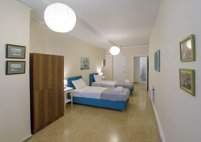 歩行者通りの中心部のアパート