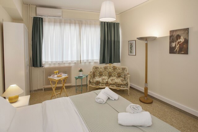 歩行者通りの中心部のアパート