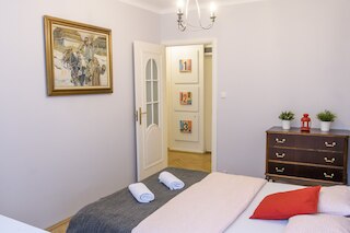 ゴールデン センター アパートメント