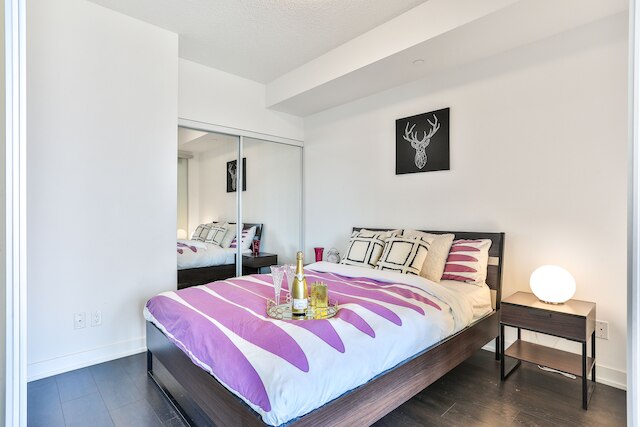 モダン コンド イン ヒストリック フォート ヨーク