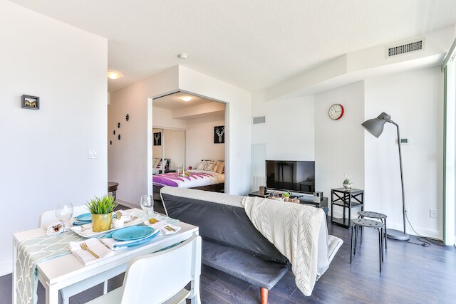 モダン コンド イン ヒストリック フォート ヨーク