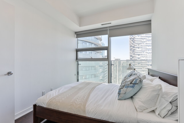 ブリリアント ハイ ライズ 2 ベッド アンド パーキング