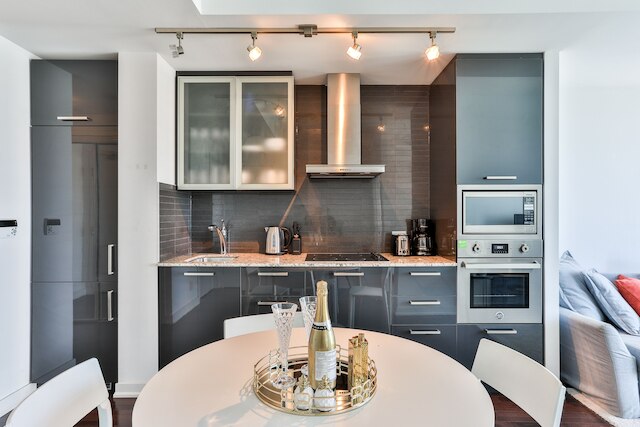 ブリリアント ハイ ライズ 2 ベッド アンド パーキング