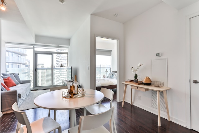 ブリリアント ハイ ライズ 2 ベッド アンド パーキング