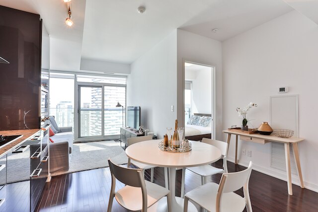 ブリリアント ハイ ライズ 2 ベッド アンド パーキング